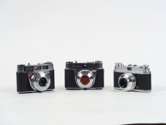 Vente aux enchères Trois appareils 24x36 :  - Kodak, Rétinette 1A. Objectif Reomar 2,8/45