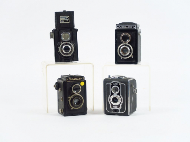 Quatre appareils différentes marques :  - Aiglon, Atoms avec objectif 