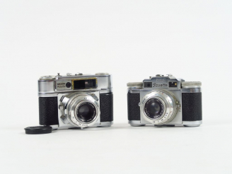 Vente aux enchères Deux appareils Braun. Deux boitiers 24x36.   - Paxette. Objectif Katag