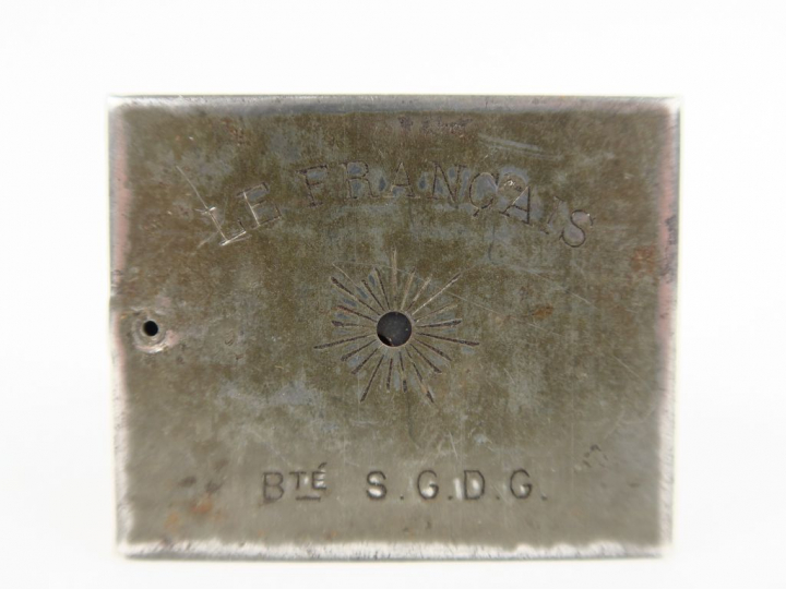 Quatre appareils :  - Kodak, Brownie 0  - Kodak Pocket modèle 96  - Pe