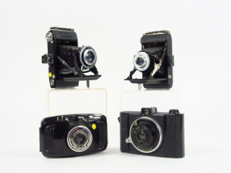 Vente aux enchères Quatre appareils :   - Photax  - Photax  - Folding Kinax Junior 6x9  -