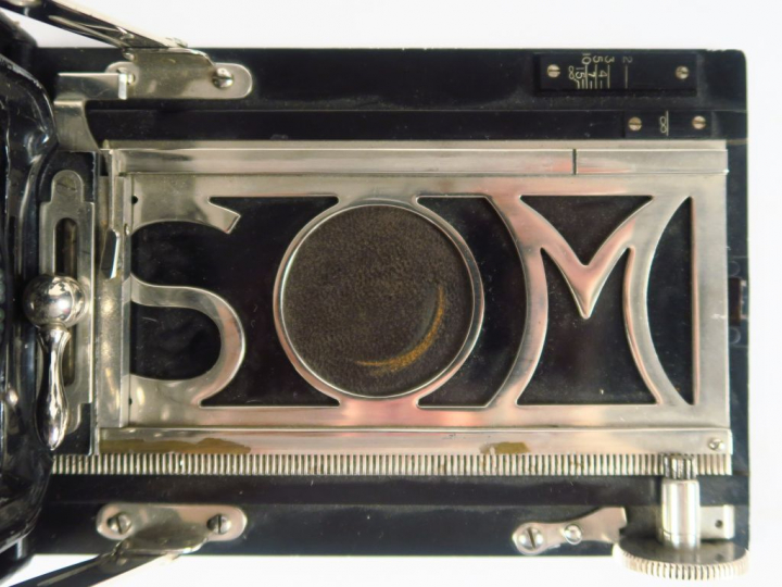 Quatre appareils :   - Kodak, Folding Pocket numéro 3  - SOM Folding 9