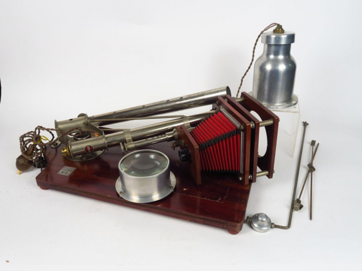 NOXA numéro 8. Agrandisseur. Sans objectif.