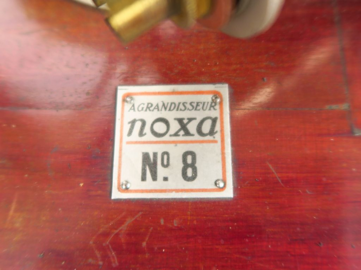 NOXA numéro 8. Agrandisseur. Sans objectif.