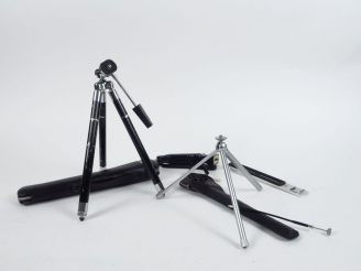 Vente aux enchères Accessoires divers :   - Pied Minox complet avec son déclencheur soupl