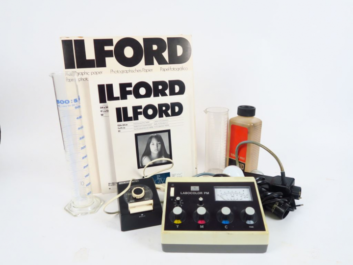 Accessoires divers laboratoire :   - Gossen labocolor PM  - Quatre bid