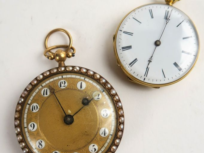 Montre de gousset en or ornée de perles (manques et accidents) On y jo