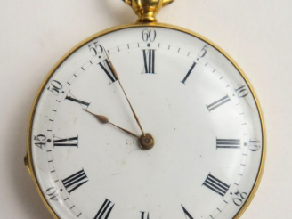 Vente aux enchères Montre de col en or de la maison Soudre à Bayonne. Doubles armoiries. 