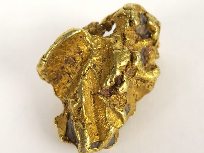 Pépite d’or de 3,8 cm de long. Poids : 51.8 g