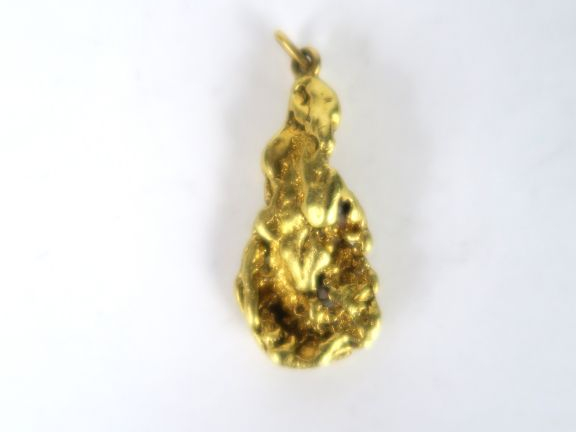 Pépite d'or montée en pendentif. Poids : 17,2 g