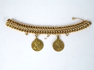 Vente aux enchères Bracelet maille gourmette en or, retenant deux médailles religieuses. 