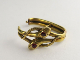 Vente aux enchères Boucle de ceinture en or et métal, figurant deux serpents, les yeux se
