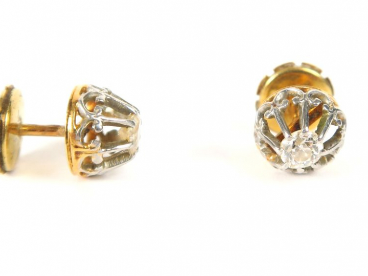 Paire de perce-oreilles en or, ornée de diamants taille ancienne de 0,