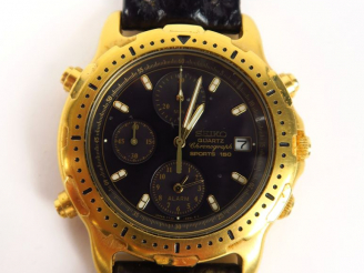 Vente aux enchères SEIKO. Montre à quartz chronographe, bracelet en cuir