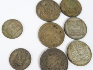 Vente aux enchères 8 pièces d'argent : 3 pièces de 5 francs, 3 pièces de 20 fcs, 1 pièce 