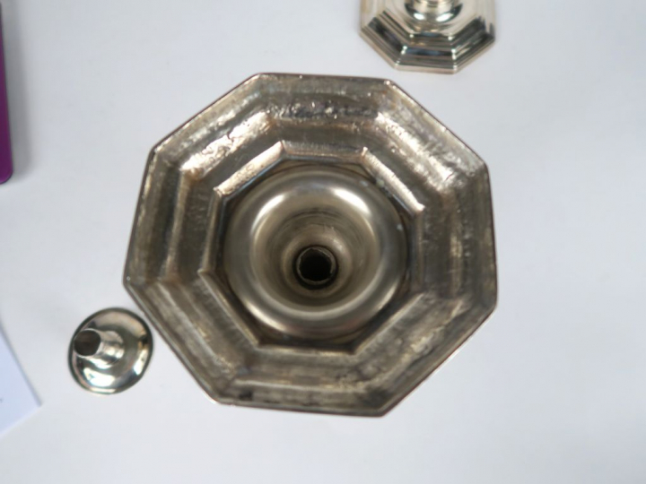 Paire de flambeaux XVIIIème en argent, armoriés (famille Aiguillon Sab