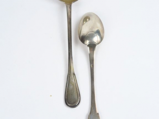 Vente aux enchères Cuillère à ragout XVIIIe et louche en argent. Poids : 410 g