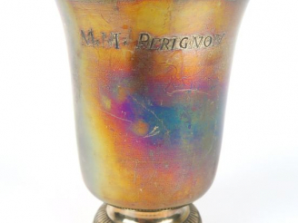 Vente aux enchères Timbale sur piedouche en argent XVIIIe. Poids : 118 g