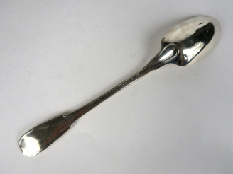 Vente aux enchères Cuillère à ragout XVIIIe en argent, modèle au filet. Poids : 176 g