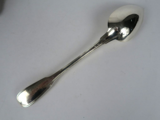 Vente aux enchères Cuillère à ragout en argent, poinçon Vieillard, modèle au filet. Poids
