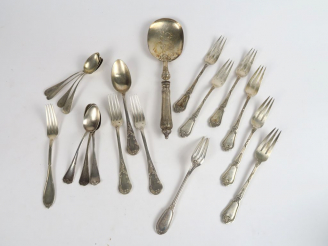 Vente aux enchères Couverts dépareillés en argent, poinçon Minerve, comprenant : 10 fourc