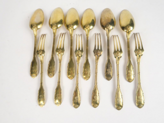 Vente aux enchères Suite de 6 petits couverts de style Louis XVI en vermeil, poinçon Mine
