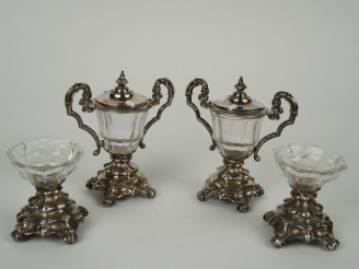 Vente aux enchères Garniture de table Napoléon III de style Louis XV, en argent, poinçon 