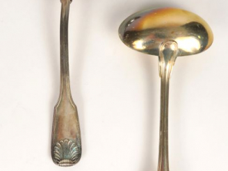 Vente aux enchères Paire de cuillères à sauce en argent, poinçon Minerve, modèle à double