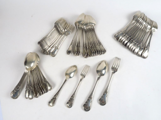 Vente aux enchères Ménagère de style Rocaille en argent poinçon Minerve, comprenant 14 gr
