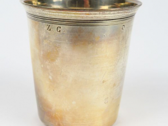 Vente aux enchères Timbale en argent, poinçon Minerve. Poids : 87 g