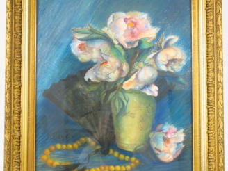 Vente aux enchères J. BOYE "Nature morte au bouqet de pivoines" Pastel. Signé en bas à ga
