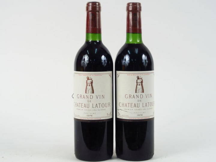 2 BOUTEILLES CHÂTEAU LATOUR 1er GCC PAUILLAC - 1979 - 1 BG+/1 LB