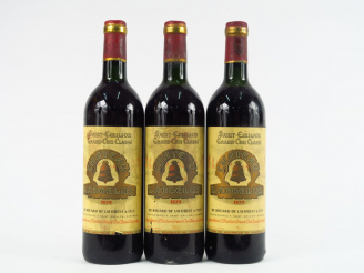 Vente aux enchères 3 BOUTEILLES CHÂTEAU L'ANGELUS ST EMILION GCC - 1979 - 1 BG/1 LB/1 HEP