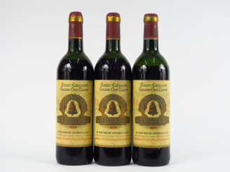 Vente aux enchères 3 BOUTEILLES CHÂTEAU L'ANGELUS ST EMILION GCC - 1979 - 2 MEP/1 BEP/1 B