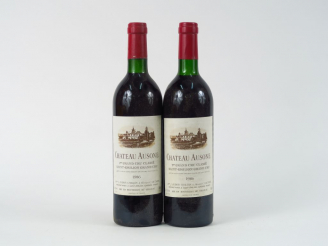 Vente aux enchères 2 BOUTEILLES CHÂTEAU AUSONE 1er GCC ST EMILION - 1986 - 1 BG/1 LB