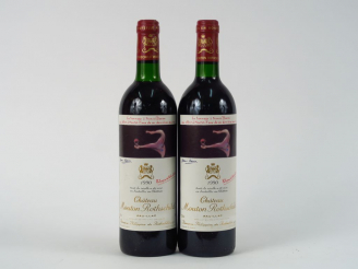 Vente aux enchères 2 BOUTEILLES CHÂTEAU MOUTON ROTHSCHILD 1er GCC PAUILLAC - 1990 - BG