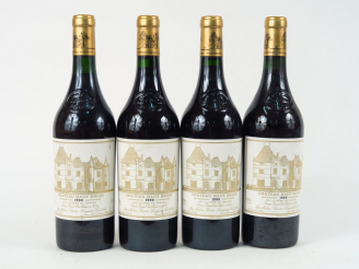 Vente aux enchères 4 BOUTEILLES CHÂTEAU HAUT BRION 1er GCC GRAVES - 1990 - CBO 12 BOUTEIL