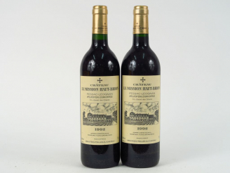 Vente aux enchères 2 BOUTEILLES LA MISSION HAUT BRION CC GRAVES - 1992
