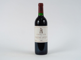Vente aux enchères 1 BOUTEILLE CHÂTEAU LATOUR 1er GCC PAUILLAC - 1993