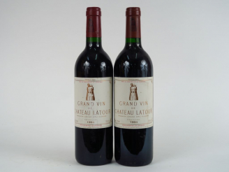 Vente aux enchères 2 BOUTEILLES CHÂTEAU LATOUR 1er GCC PAUILLAC - 1994