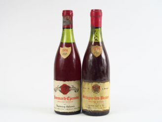 Vente aux enchères 2 BOUTEILLES : 1 SAVIGNY LES BEAUNE DUBOIS GAY 1966 3,5 CM - 1 POMMARD