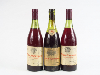 Vente aux enchères 3 BOUTEILLES VOLNAY CHAMPANS P. EMONIN - 2 de 1976 3 CM/3,5 CM/PRESUME