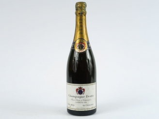 Vente aux enchères 1 BOUTEILLE CHAMPAGNE DEUTZ 'GOLD LACK' - 1973 - COIFFE LA 