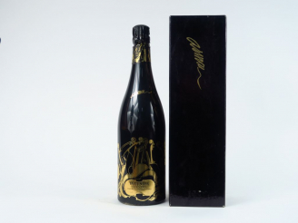 Vente aux enchères 1 BOUTEILLE CHAMPAGNE TAITTINGER COLLECTION 'ARMAN' - 1981 - COFFRET