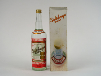 Vente aux enchères 1 BOUTEILLE STOLICHNAYA VODKA - COFFRET