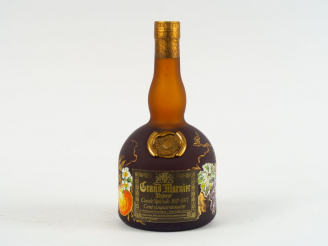 Vente aux enchères 1 BOUTEILLE GRAND MARNIER 'CUVEE SPECIALE/ CENT CINQUENTENAIRE 1827 - 