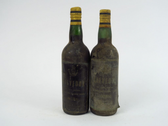 Vente aux enchères 2 TRES VIEILLES BOUTEILLES SALVADOR GRAND VIN DU ROUSSILLON - BS
