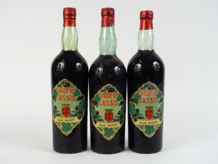 3 VIEILLES BOUTEILLES SIROP DE CASSIS