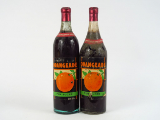 Vente aux enchères 2 VIEILLES BOUTEILLES ORANGEADE