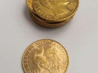 Vente aux enchères 10 pièces de 20 francs or (1905 x 3, 1906 x 3, 1908 x 2, 1910 x 2). Fr